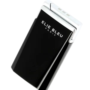 Briquet Elie Bleu J15 Laqué Monochrome Noir, vue trois quarts - Disponible pour connaisseurs.