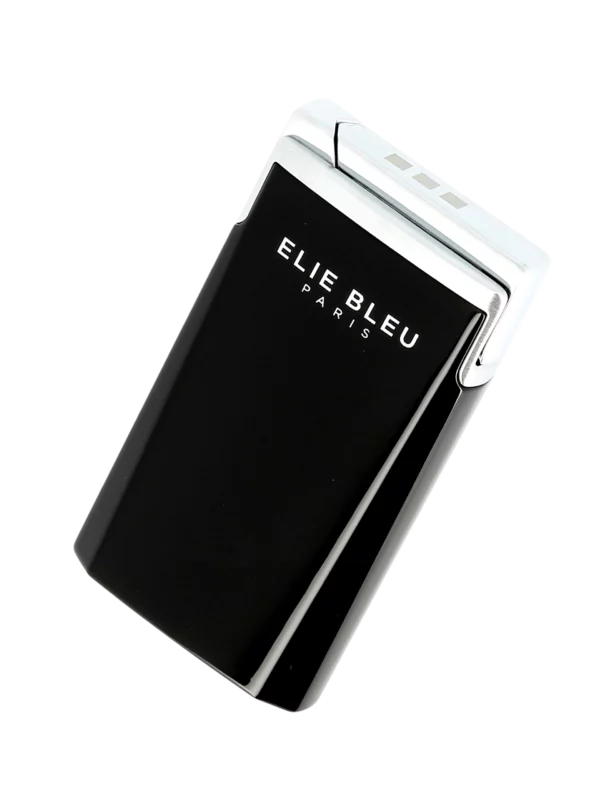 Briquet Elie Bleu J15 Laqué Monochrome Noir, vue trois quarts - Disponible pour connaisseurs.