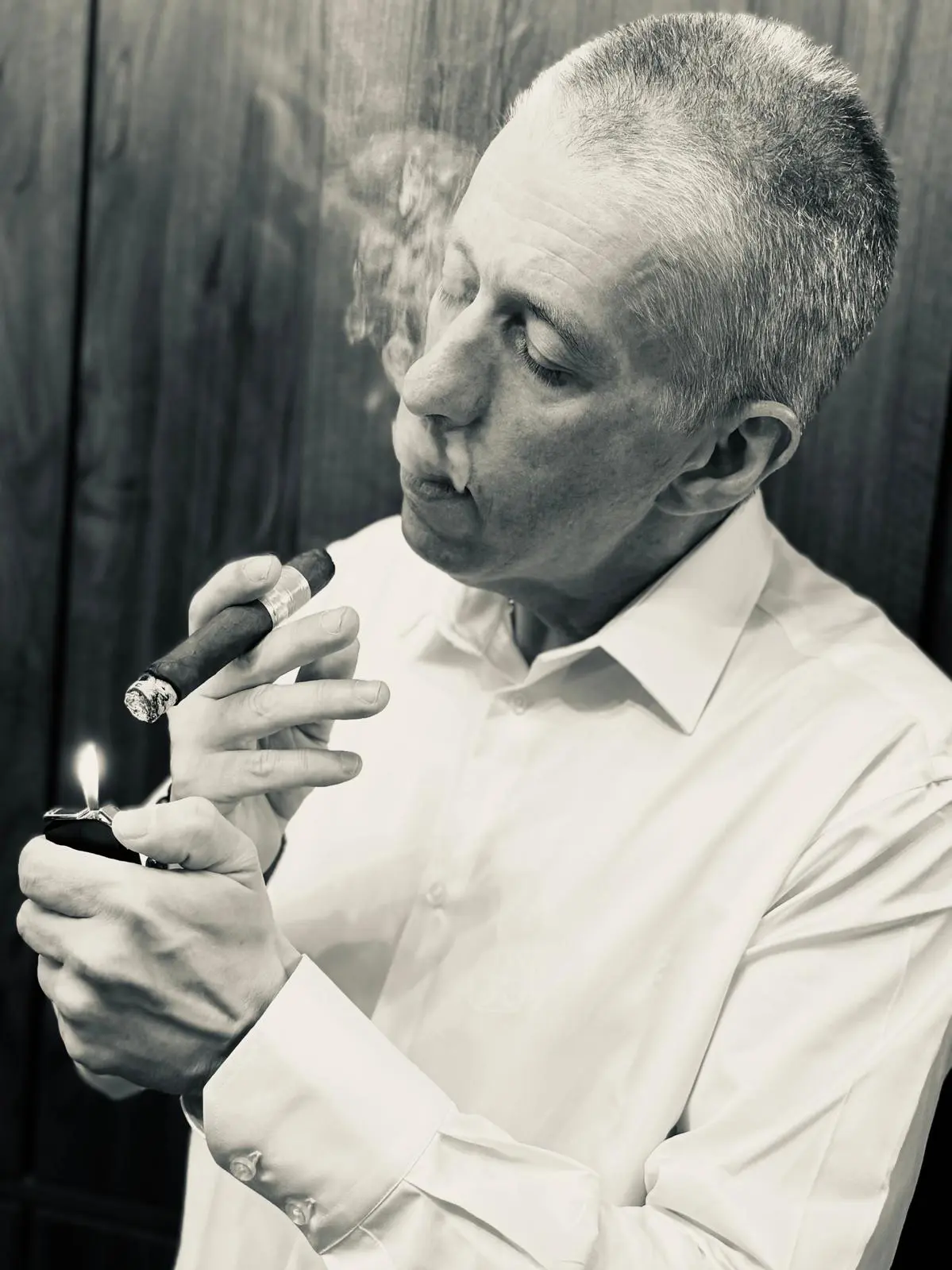 Yann, maître de cave à cigares chez A La Civette - Expert en cigares.