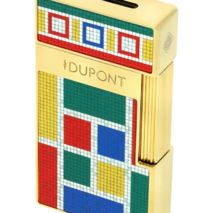 Vue trois quarts du briquet S.T. Dupont Biggy, finition en laque Casablanca, un accessoire chic pour fumeurs exigeants.