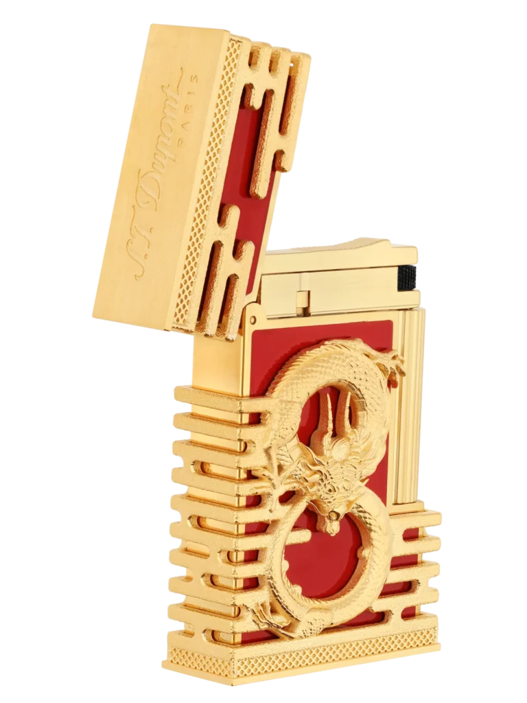 Vue ouverte du briquet S.T. Dupont Ligne 2, édition Haute Création Dragon, une pièce unique et luxueuse.