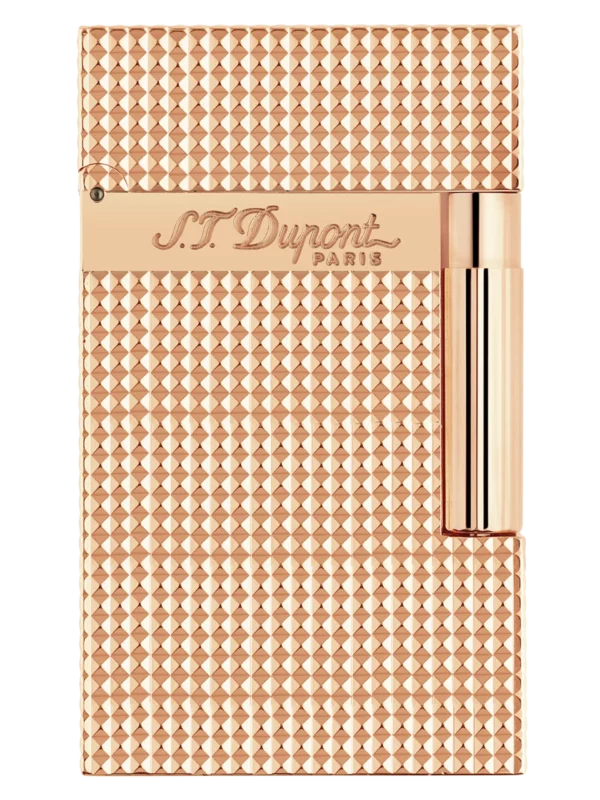 Vue de face du briquet S.T. Dupont Ligne 2, finition pointe de microdiamant rose, un modèle élégant et exclusif.