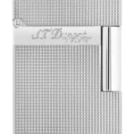 Vue de face du briquet S.T. Dupont Ligne 2 Small, finition pointe de microdiamant palladium argenté, un modèle raffiné et compact.
