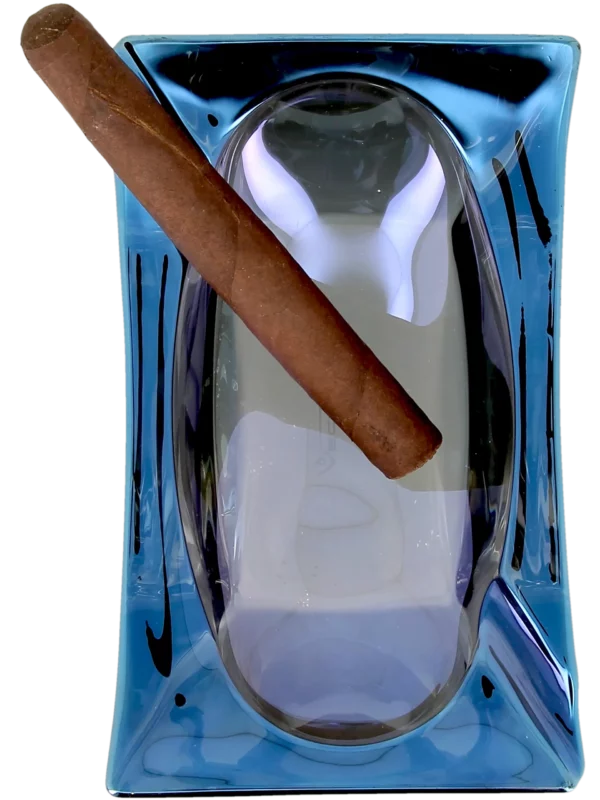 Cendrier Vector Bleu avec un cigare, élégance et fonctionnalité réunies - A La Civette.