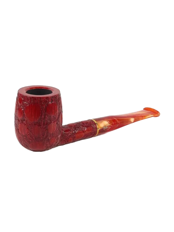 Pipe Savinelli Alligator Rouge 128 en vue trois quarts, forme droite, finition naturelle façonnée, filtre 9 mm - A La Civette.