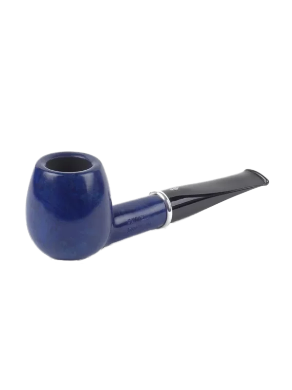 Pipe Savinelli Arcobaleno Bleue en vue trois quarts, forme droite, finition vernie, filtre 9 mm - A La Civette.