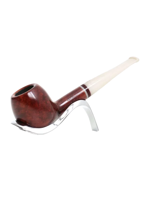 Pipe Savinelli Avorio sur support, vue trois quarts, forme droite, finition naturelle, filtre 9 mm - A La Civette.