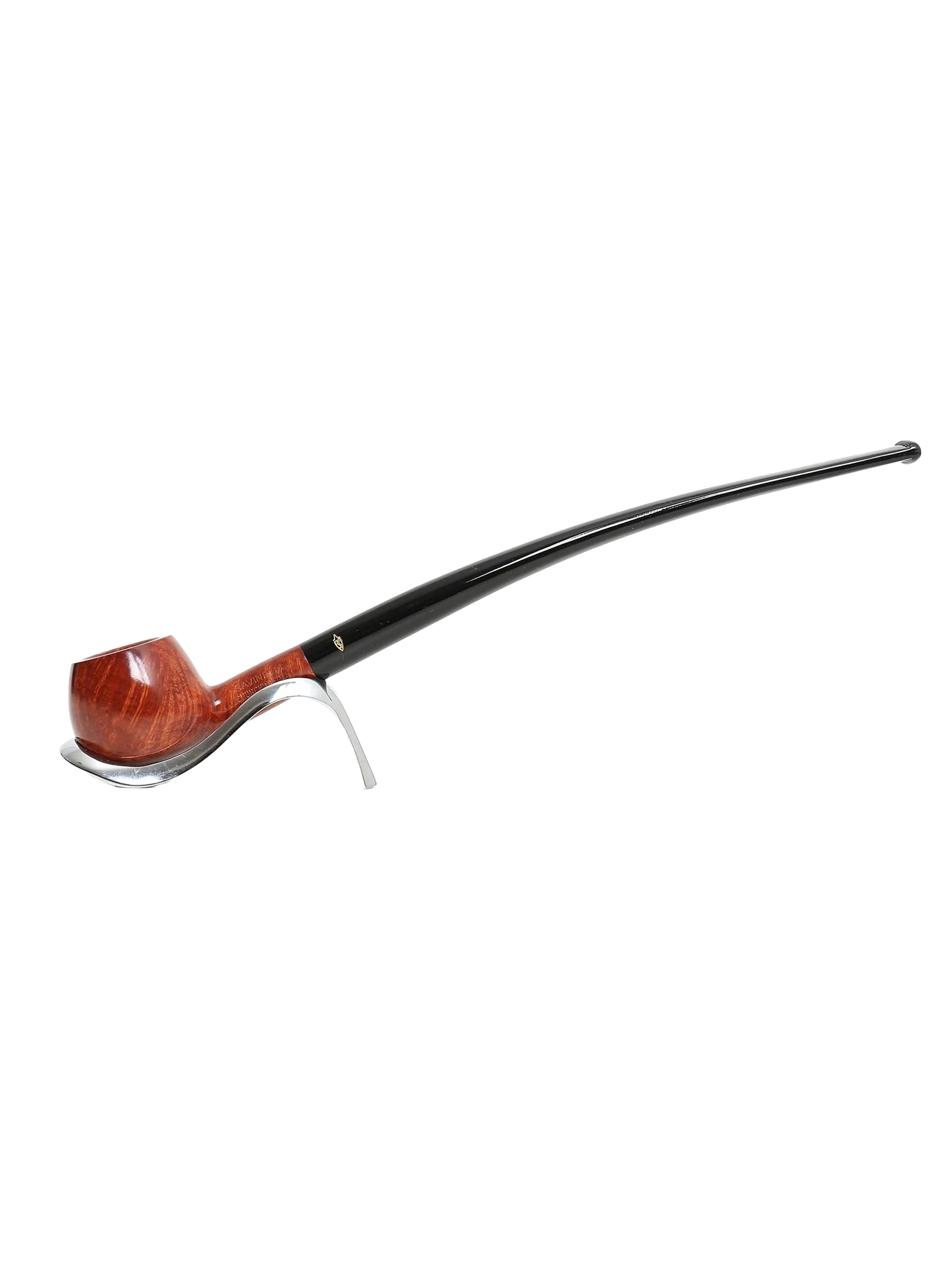 Pipe Savinelli Churchwarden 313 sur support, vue de profil, forme longue, finition naturelle, filtre 6 mm - A La Civette.