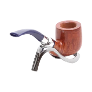 Pipe Savinelli Eleganza sur support, vue arrière, forme courbée, finition naturelle, filtre 9 mm - A La Civette.