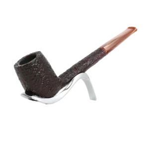 Pipe Savinelli Esploratore Boscaiolo 803 sur support, vue trois quarts, forme droite, finition rustique, filtre 3 mm - A La Civette.