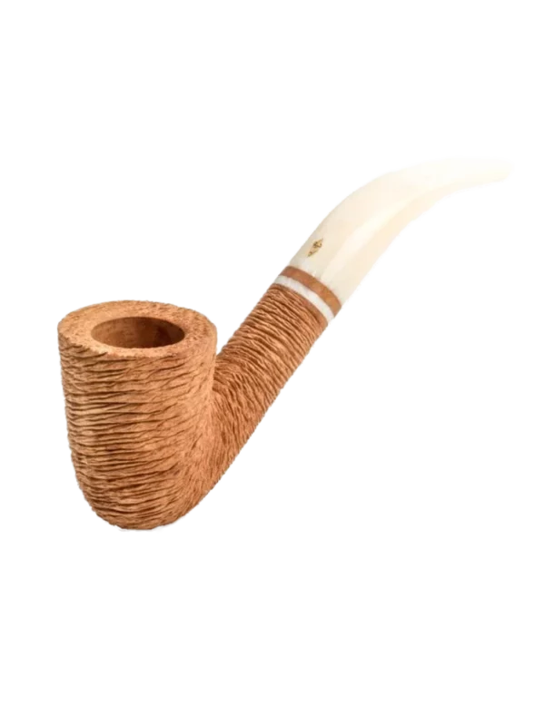 Pipe Savinelli Lino 611 en vue trois quarts, forme courbée, finition rustique, filtre 9 mm - A La Civette.