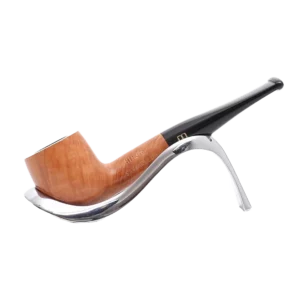 Pipe Savinelli Minuto sur support, vue de profil, forme droite, finition naturelle, filtre 6 mm - A La Civette.