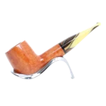Pipe Savinelli Paloma 101 sur support, vue de profil, forme droite, finition naturelle, filtre 9 mm - A La Civette.