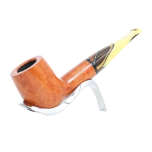 Pipe Savinelli Paloma 101 sur support, vue trois quarts, forme droite, finition naturelle, filtre 9 mm - A La Civette.