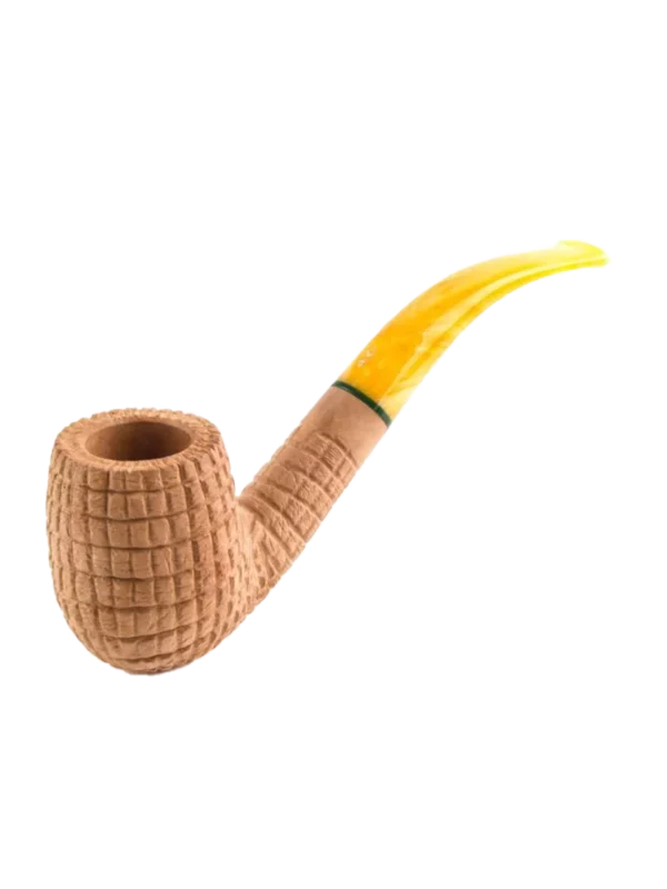 Pipe Savinelli Pannocchia en vue trois quarts, forme courbée, finition rustique, filtre 9 mm - A La Civette.