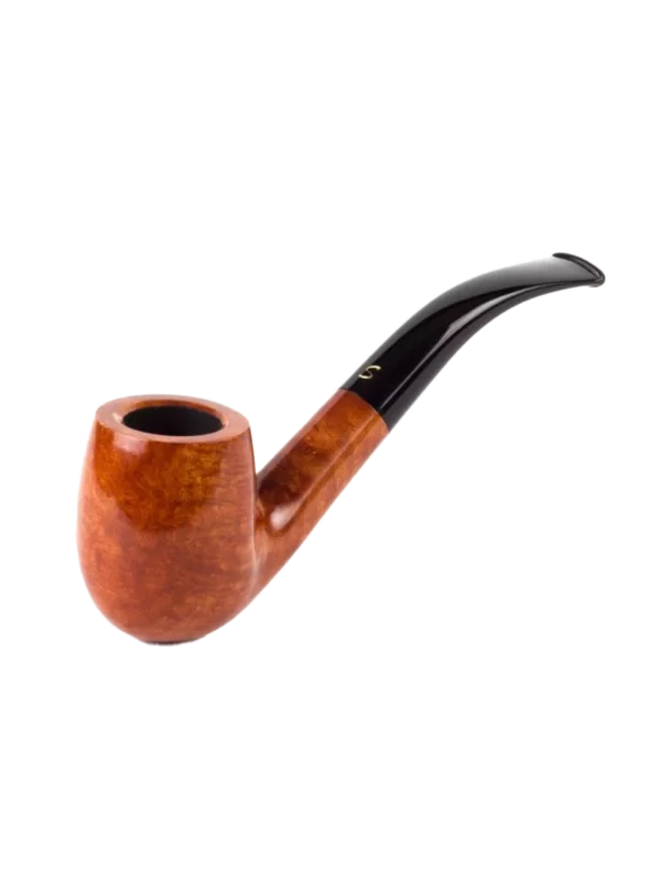 Pipe Savinelli Siena en vue trois quarts, forme courbée, finition naturelle, filtre 6 mm - A La Civette.