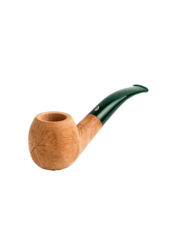 Pipe Savinelli Spinosa en vue trois quarts, forme courbée, finition naturelle façonnée, filtre 9 mm - A La Civette.