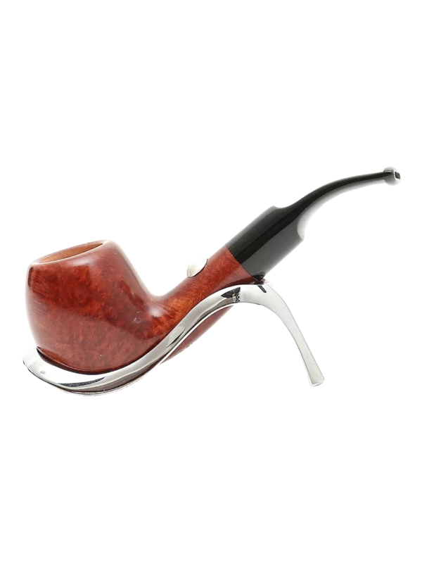 Pipe Savinelli Tennis sur support, vue de profil, forme courbée, finition naturelle, filtre 9 mm - A La Civette.