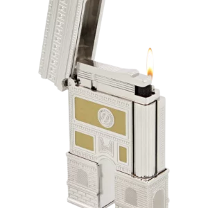 Coffret S.T. Dupont Loves Paris - Briquet de luxe vu de trois-quarts allumé.