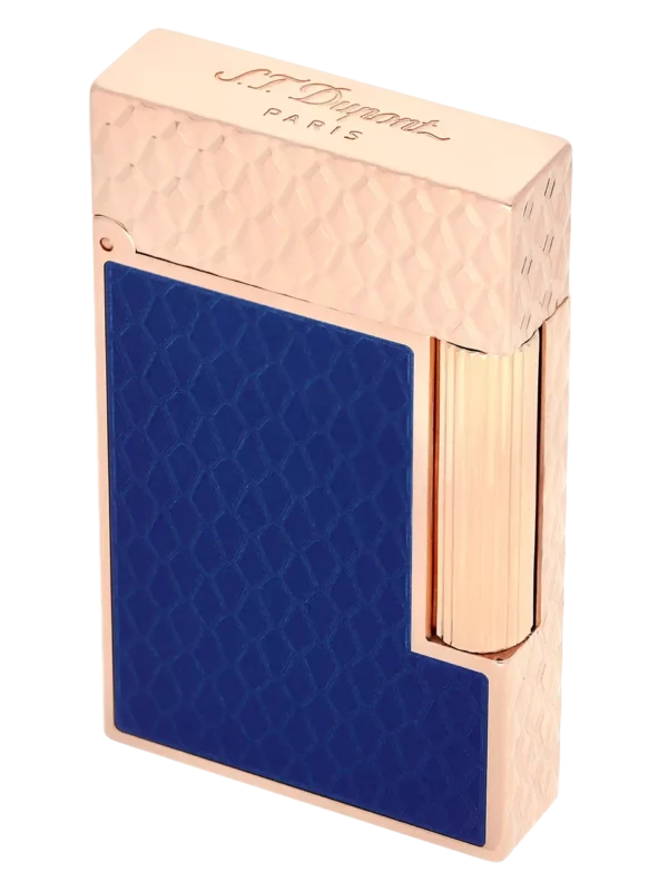 Briquet S.T. Dupont Ligne 2 Dragon Bleu Roi – Vue trois quarts fermé – Accessoire haut de gamme pour connaisseur