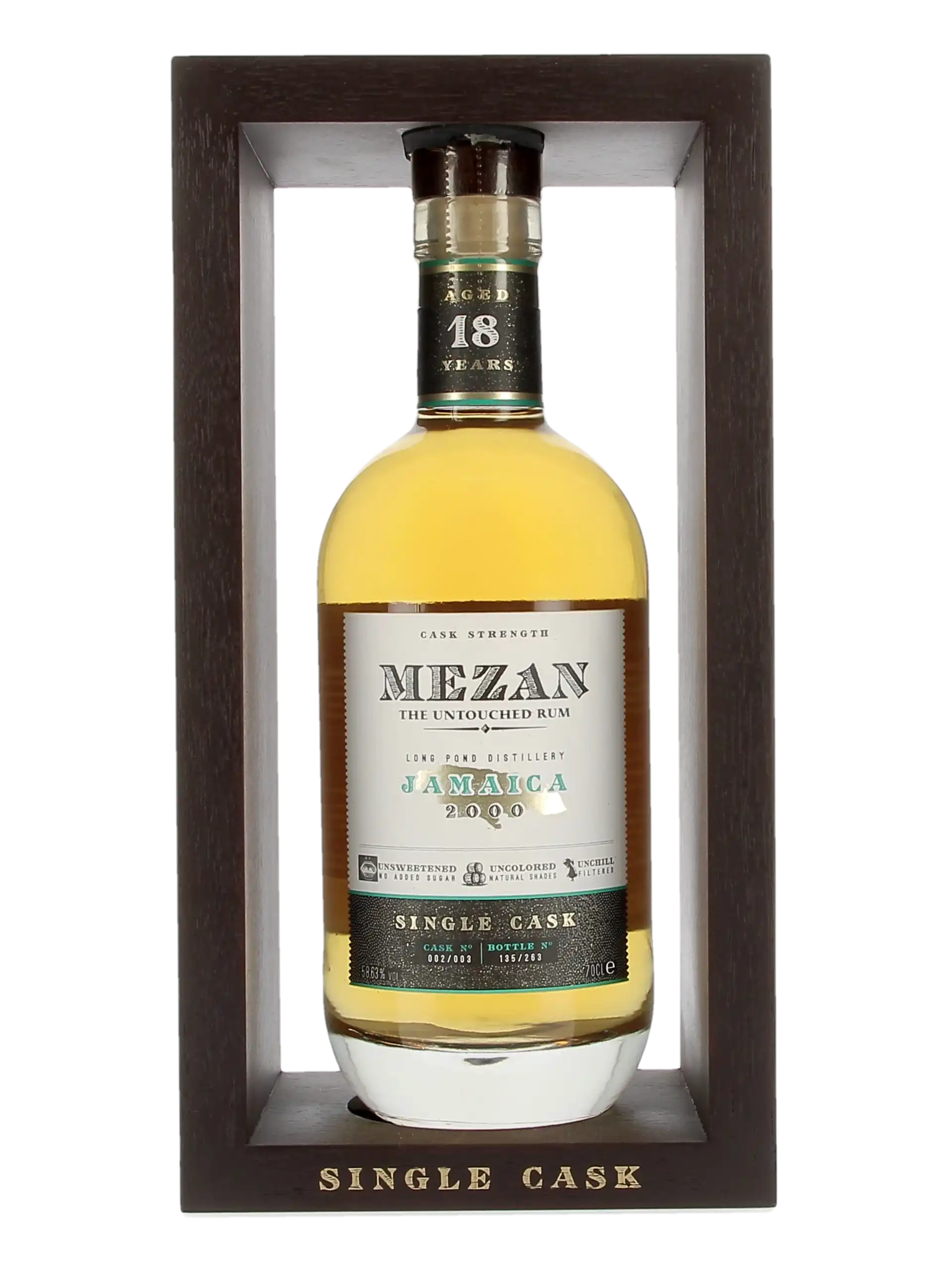 Coffret ouvert avec bouteille de rhum Mezan Jamaica Long Pond 2000 Single Cask – À La Civette Paris