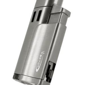 Briquet Vector Throne finition gunmetal satiné – vue trois quarts, accessoire moderne et élégant pour cigares.
