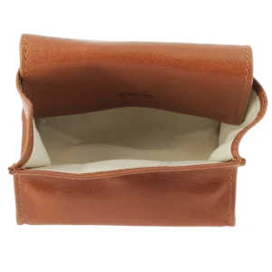 Vue de dessus de la blague à tabac Chacom CC020 en cuir havane.