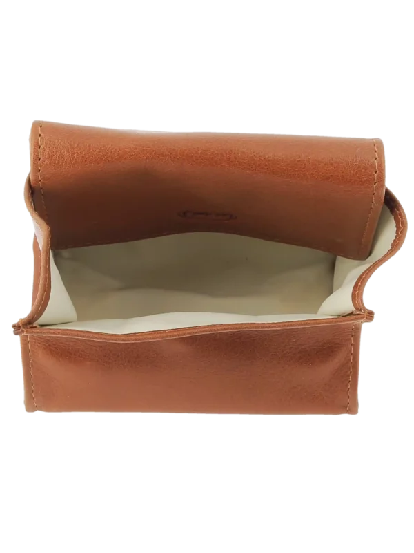 Vue de dessus de la blague à tabac Chacom CC020 en cuir havane.