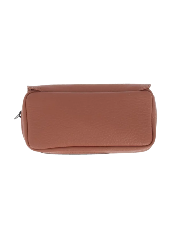 Vue arrière de la blague à tabac Dunhill cuir terracotta format étui – Accessoire à pipes chez A La Civette