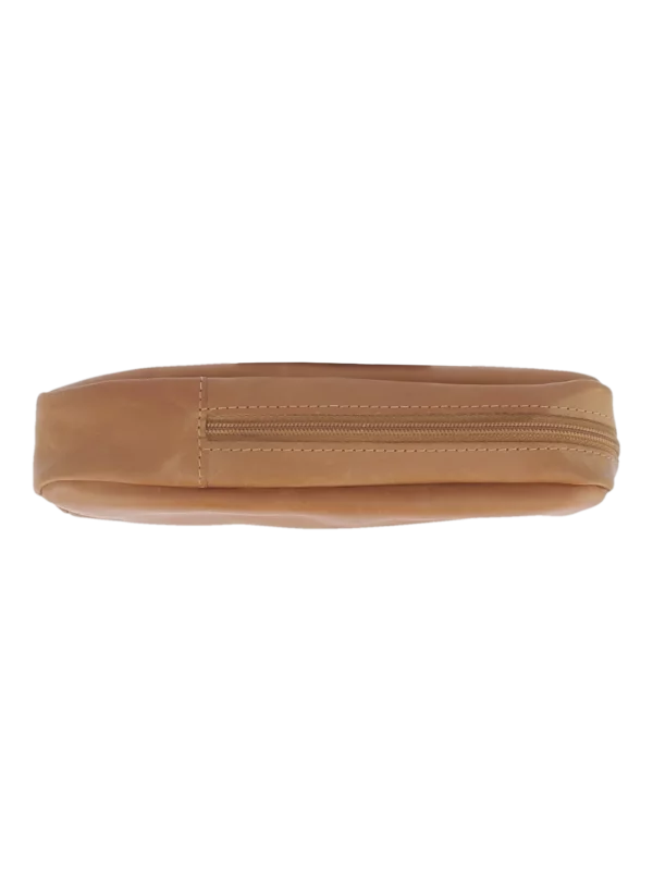 Vue dessous de la blague à tabac Savinelli vintage cuir camel – Accessoire pipe haut de gamme chez A La Civette