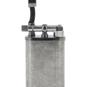 Briquet à pipe Chacom CC106 antik argent ouvert avec son mécanisme apparent.