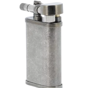 Briquet à pipe Chacom CC106 antik argent en vue trois quarts.
