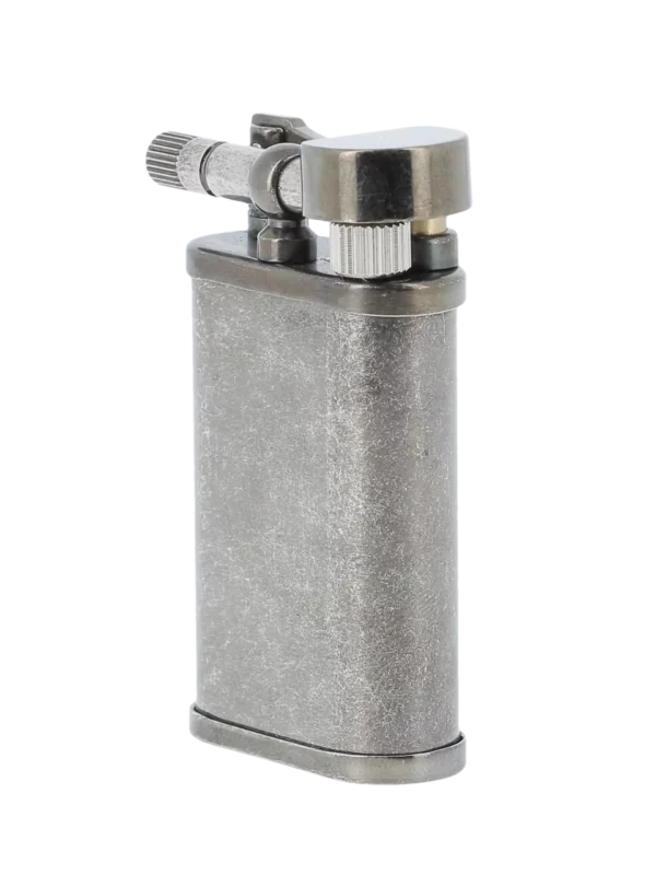 Briquet à pipe Chacom CC106 antik argent en vue trois quarts.