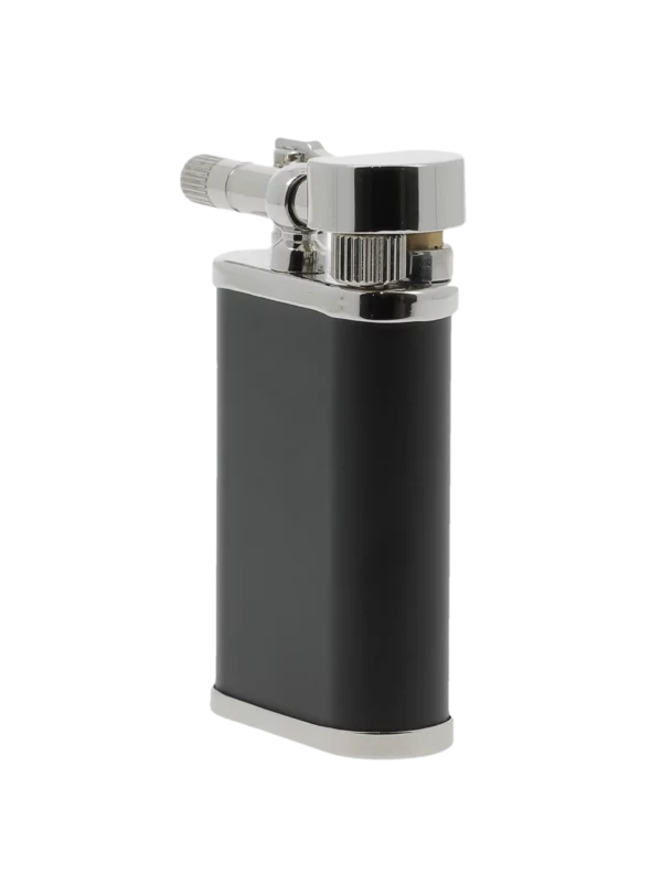 Briquet à pipe Chacom CC106 noir mat et chrome en vue trois quarts.