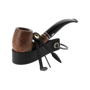 Porte-pipe et cure-pipe Chacom PP noir avec une pipe posée.