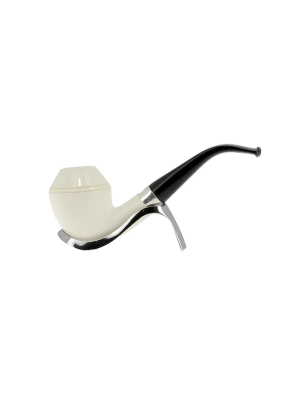 Pipe En Écume De Mer Sculptée À La Main - Levent n°1 forme Bulldog courbée finition polie filtre 3 mm, vue de profil.