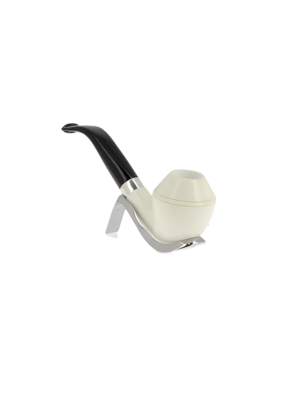 Pipe Levent écume de mer sculptée à la main – n°1 forme Bulldog courbée finition polie filtre 3 mm, vue trois quarts.