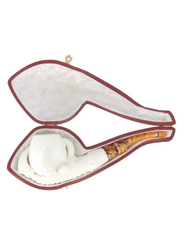 Pipe Levent écume de mer sculptée à la main – n°2 forme Œuf courbée finition sculptée filtre 3 mm, présentée dans sa boîte.