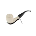 Pipe En Écume De Mer Sculptée À La Main - Levent n°5 forme Bulldog courbée finition polie filtre 3 mm, vue de profil.