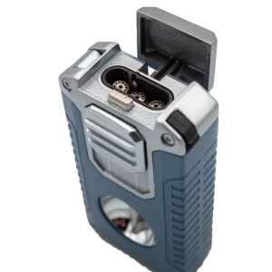 Vue du dessus du briquet Mantis Omni multifonction bleu en position ouverte – accessoire à cigares A La Civette.