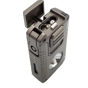 Vue du dessus du briquet Mantis Omni multifonction gris en position ouverte – accessoire premium A La Civette.