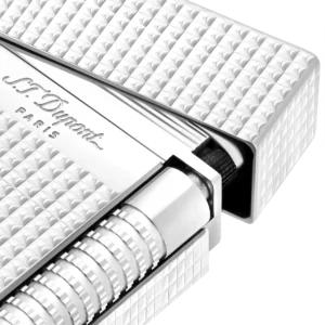 Zoom sur le briquet S.T. Dupont Le Grand Dupont Cling palladium pointe de diamant – Finition de luxe – A La Civette Paris.