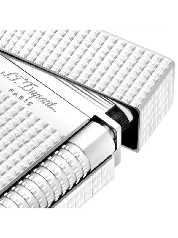 Zoom sur le briquet S.T. Dupont Le Grand Dupont Cling palladium pointe de diamant – Finition de luxe – A La Civette Paris.