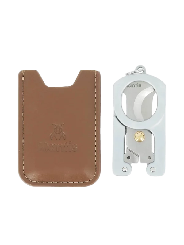 Pochette du coupe-cigares Mantis Origami avec coup-cigare plié – accessoire à cigares pratique et élégant chez A La Civette.
