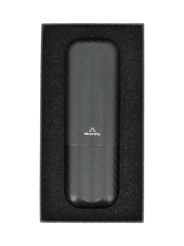 Étui à cigares Mantis TrueCarbon 3K mat double présenté dans sa boîte – accessoire haut de gamme chez A La Civette Paris.