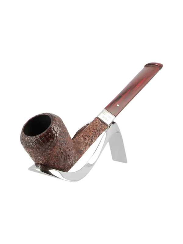 Pipe Dunhill Houdini Cumberland 15/35 forme droite, finition sablée avec filtre 3 mm – Vue trois quarts sur support – A La Civette Paris.