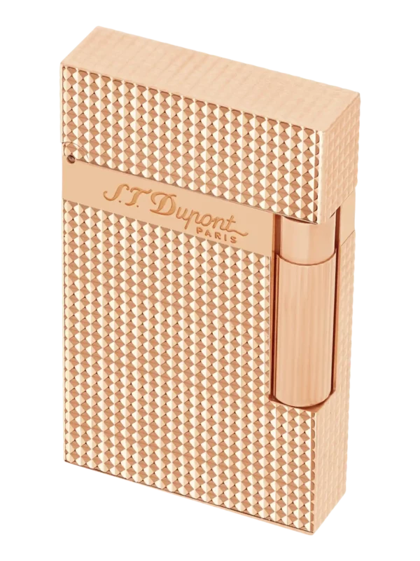 Briquet S.T. Dupont Ligne 2 pointe de diamant rose – vue trois quarts – accessoire à cigare de luxe chez A La Civette