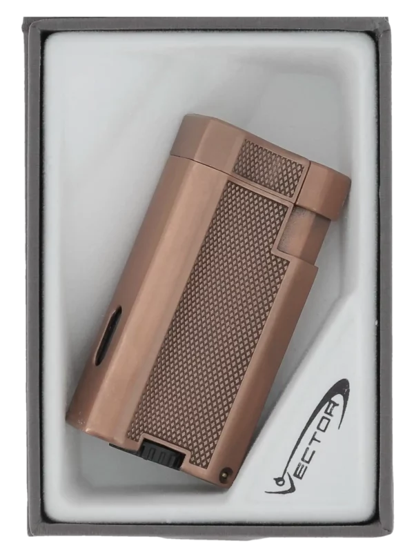 Briquet Vector Vmotion cuivre satin dans sa boîte – Accessoire à cigares de prestige chez A La Civette