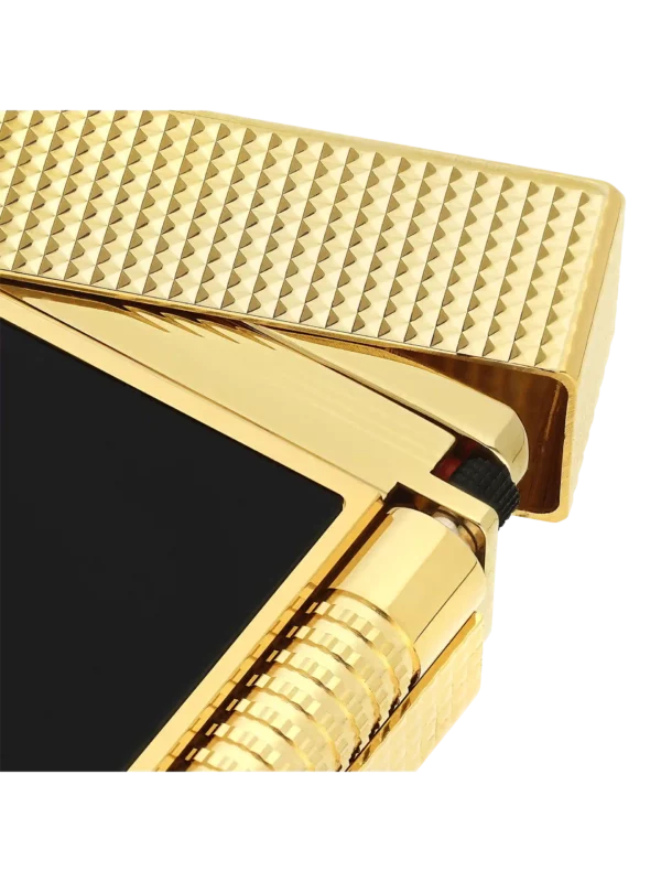 Briquet S.T. Dupont Le Grand Dupont Cling laque noir et doré zoom – Détail laque et finitions dorées
