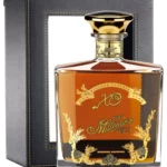 Vue face de la boîte et de la bouteille du rhum Millonario XO Magnum, grand spiritueux premium proposé par A La Civette.